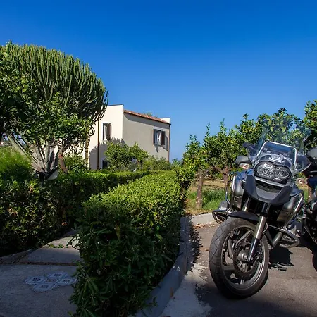 Bouganville Bed & Breakfast 4*