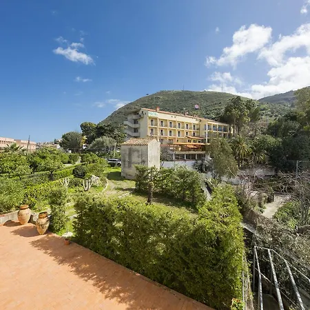 Bouganville Bed & Breakfast 4*